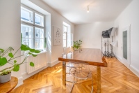 Old Town full-floor apartment – Raw Diamond